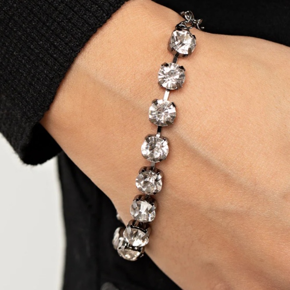 💎⚫️💎 “A-LISTER AFTERGLOW” BLACK BRACELET ~ PAPARAZZI❗️ STUNNING❗️💎⚫️💎